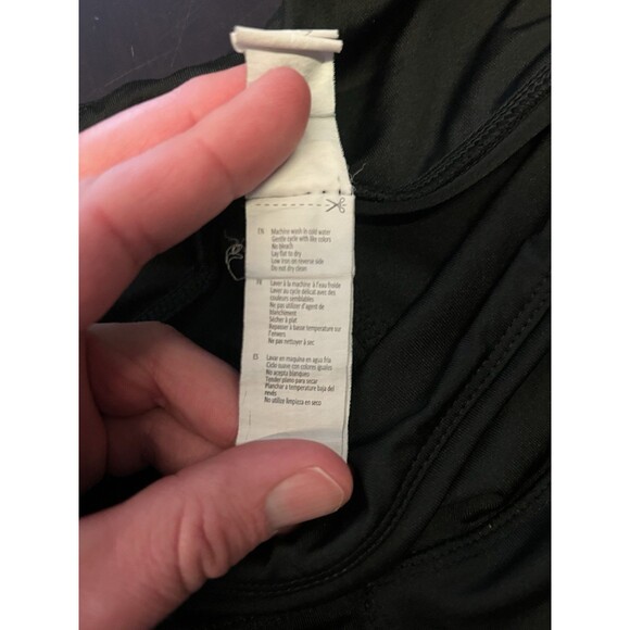 Infinite Performance Women’s Small Athletic Black Shorts Zip Pocket 8” Inseam - Picture 5 of 6